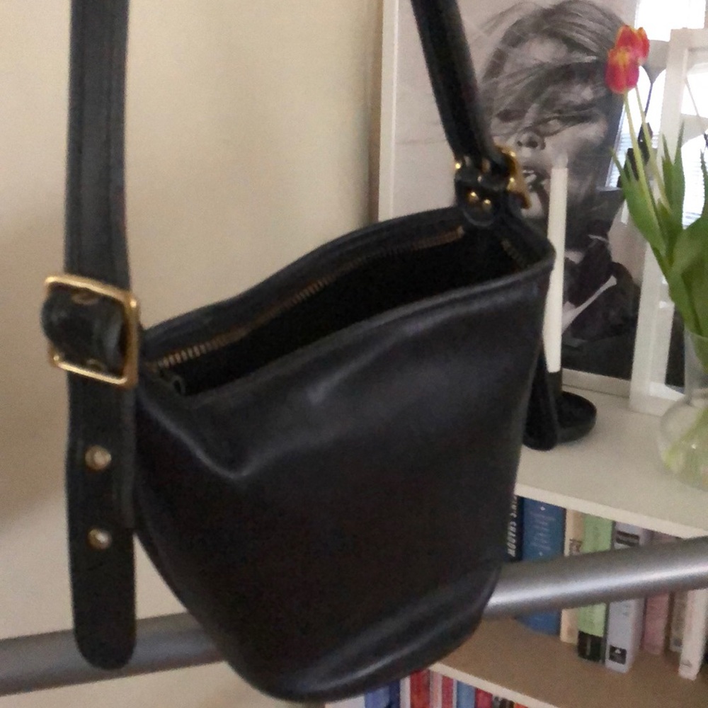 Vintage leather coach iconic bag